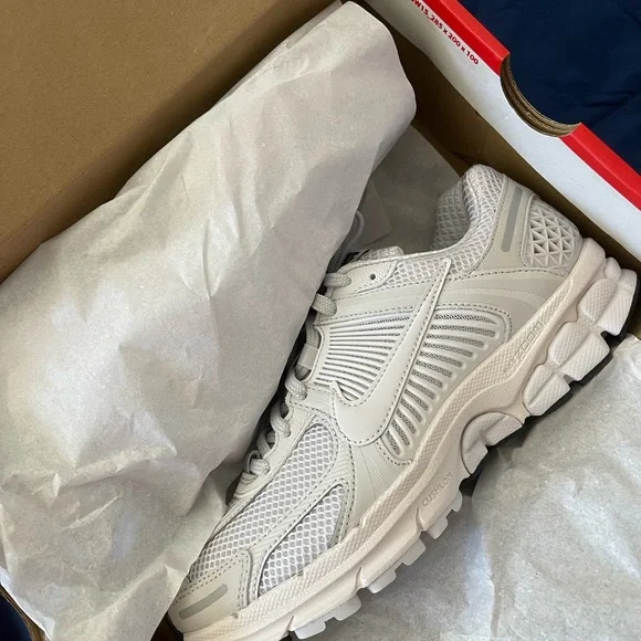 BRAND NEW NIKE VOMERO 5 - Picture 2 of 3